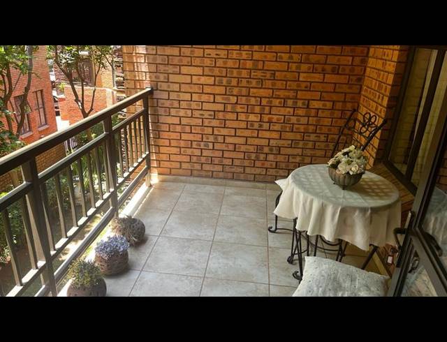 2 BEDROOM APARTMENT FOR SALE IN NEWLANDS